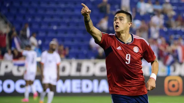 Campos, celebrando su primer gol con la Selección Nacional ante Martinica. También jugó 45 minutos en la derrota 1-0 contra Guatemala en un fogueo. (