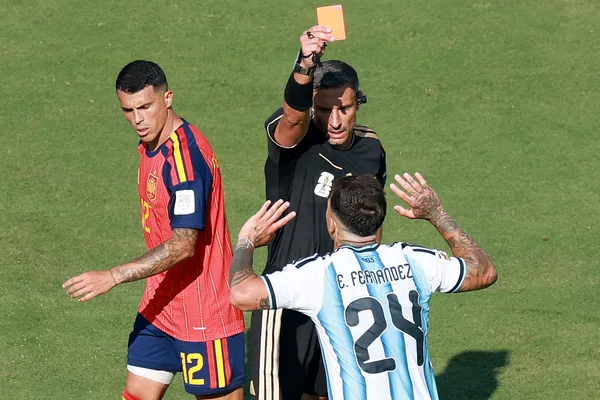 La de Enzo Fernández fue la única roja registrada. (Getty Images)