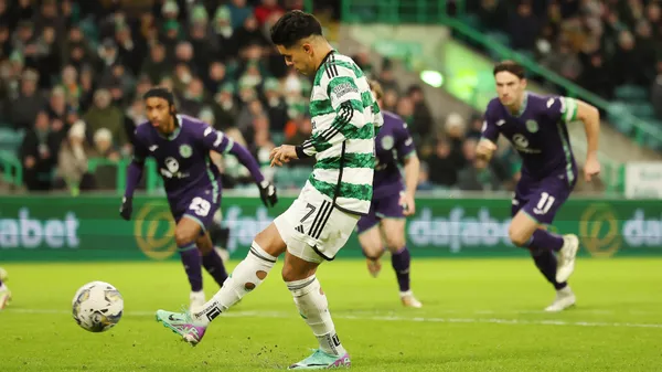 Luis Palma ejecutando un penal - Ian MacNicol/Getty Images