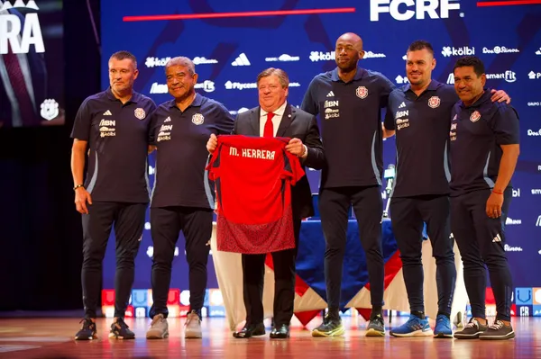 Miguel Herrera tuvo su presentación oficial en Costa Rica (Adrían García).