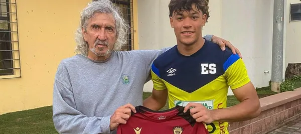 Mágico González con la Selección Sub-20 de El Salvador 