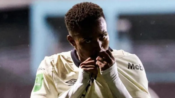Kenyel Michel se olvida de Saprissa.