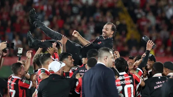 Una de las última postales felices de Andrés Carevic en Alajuelense. (
