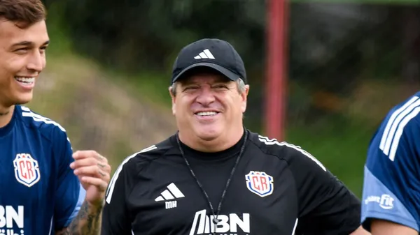 Piojo Herrera recibe una importante noticia. (Getty Images)