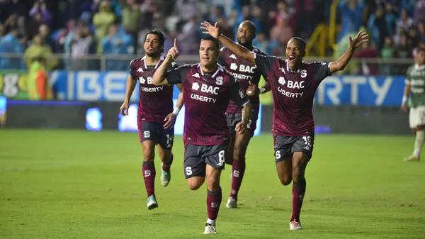 El pasado 2 de noviembre, Saprissa arolló a Alajuelense en La Cueva, ganándole 3-0 gracias a los goles de Javon East, David Guzmán y Mariano Torres. (