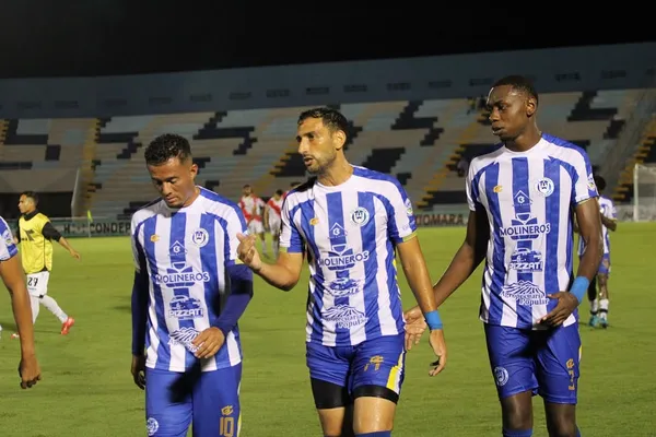 Los futbolistas de Victoria acumulan varios meses sin recibir sueldo.