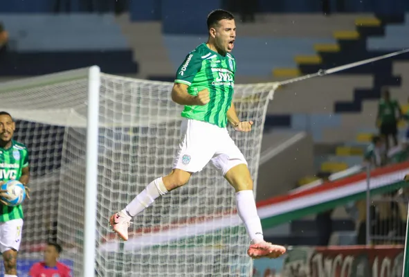 Nicolás Messiniti aterrizó con pie derecho en Honduras. (