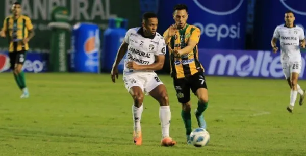 Duelo entre Guastatoya y Comunicaciones - TV Azteca Guatemala