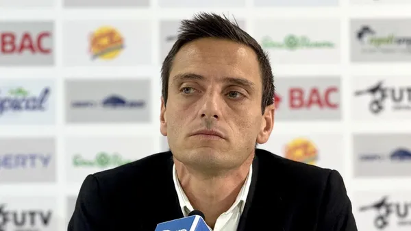 Sergio Gila queda expuesto.