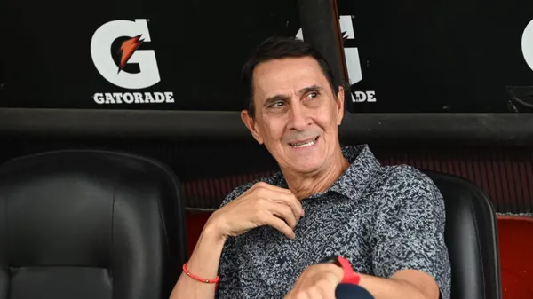 Guimaraes sigue el pedido de la afición.