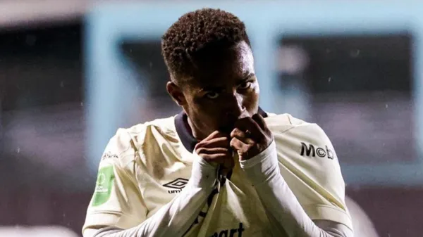 Kenyle Mitchell seguirá su carrera en la MLS.