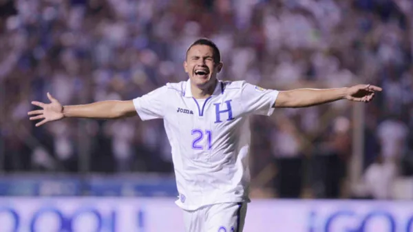Roger Rojas celebra el gol que le anotó a Jamaica en la clasificatoria al Mundial 2014. (