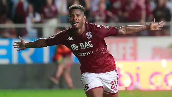 Fidel Escobar celebra el golazo que le metió a Alajuelense en el clásico del 4 de noviembre de 2023. (
