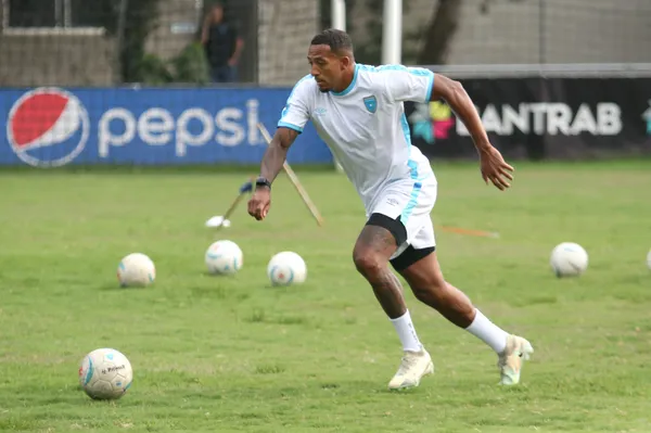 Nathaniel Méndez-Laing - Selección de Guatemala