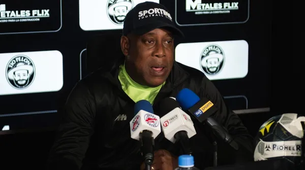 Hernán Medford explota contra la Fedefútbol