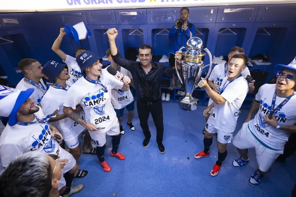 El Vélez de Gustavo Quinteros viene de ganar este domingo el campeonato argentino. (Instagram Vélez)