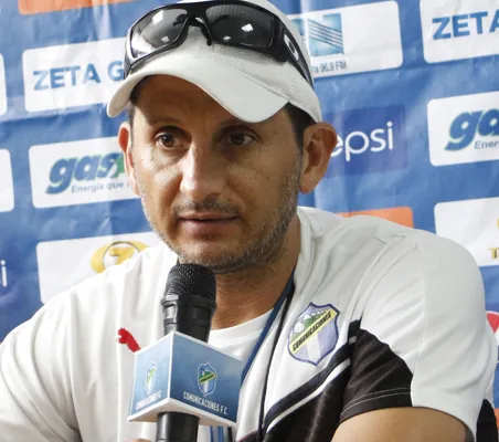 Ronald González, DT de Comunicaciones.