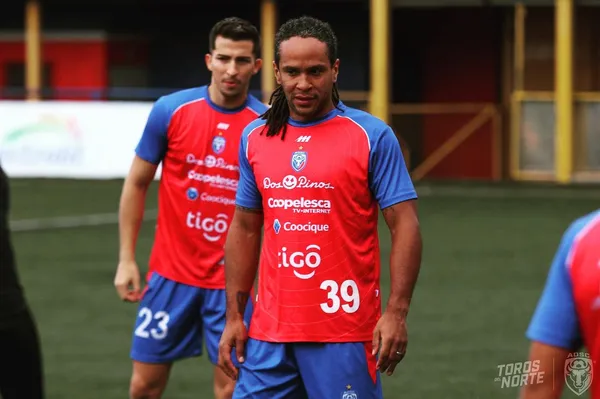Jonathan McDonald lleva 9 goles con San Carlos (ADSC)
