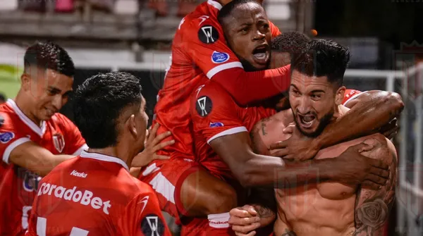 Abel Méndez celebra su gol en la ida (Real Estelí)