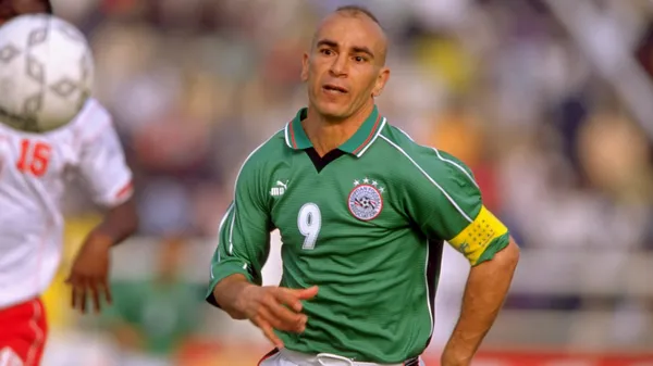 Hassan en acción con Egipto ante Túnez, en la Copa Africana de Naciones de 2000. (Foto. Getty)