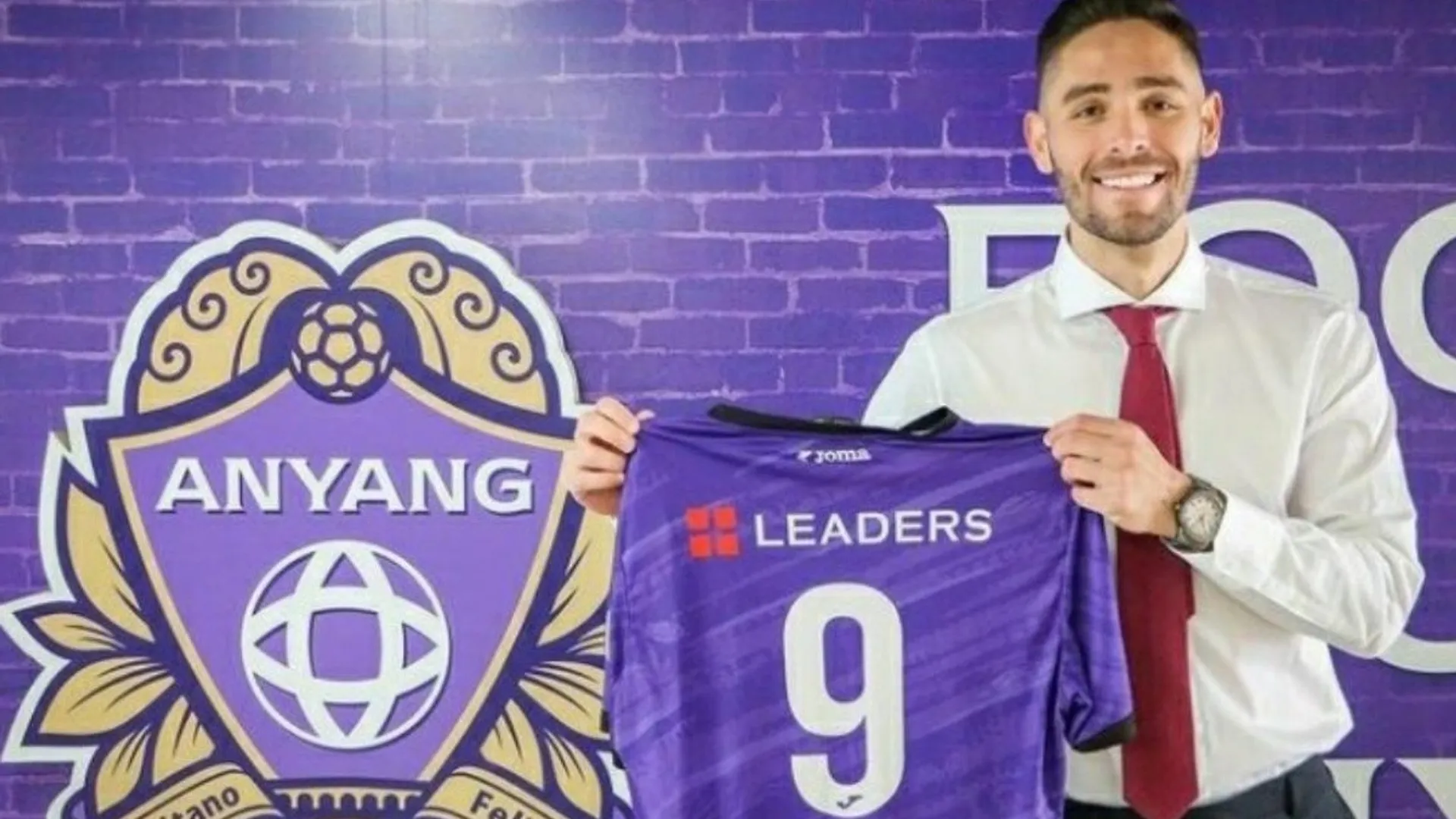 Oficial: Jonathan Moya fue comprado por el Anyang FC