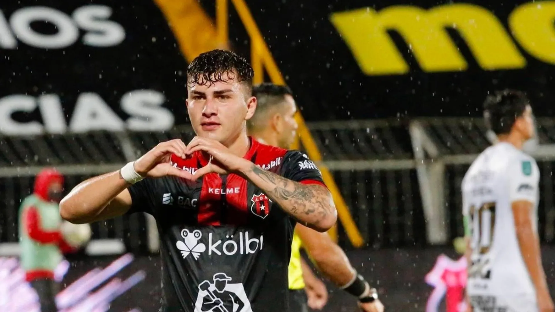 Fernán Faerrón le tiró a Alajuelense tras fracasar la Gran Final ante Cartaginés