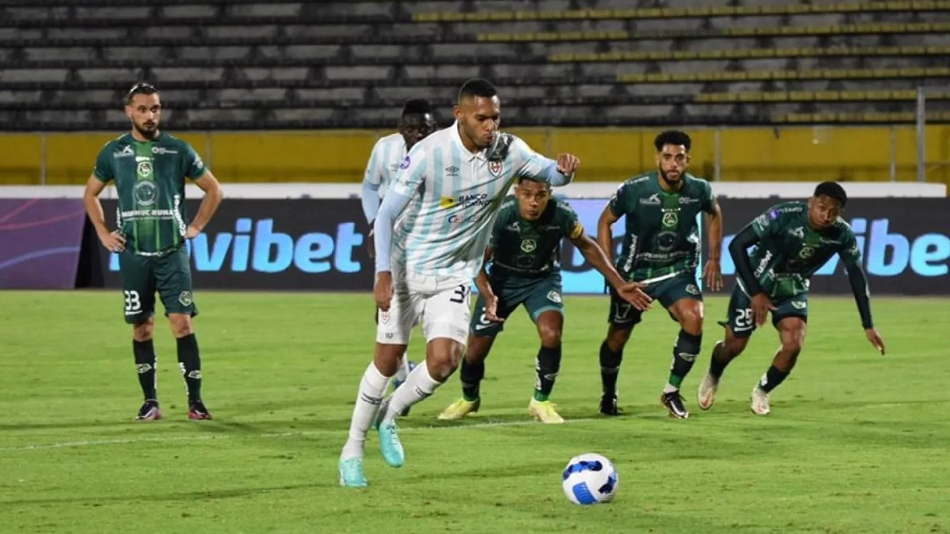 Ismael Díaz apura su salida de Universidad Católica y el club se rehúsa a venderlo