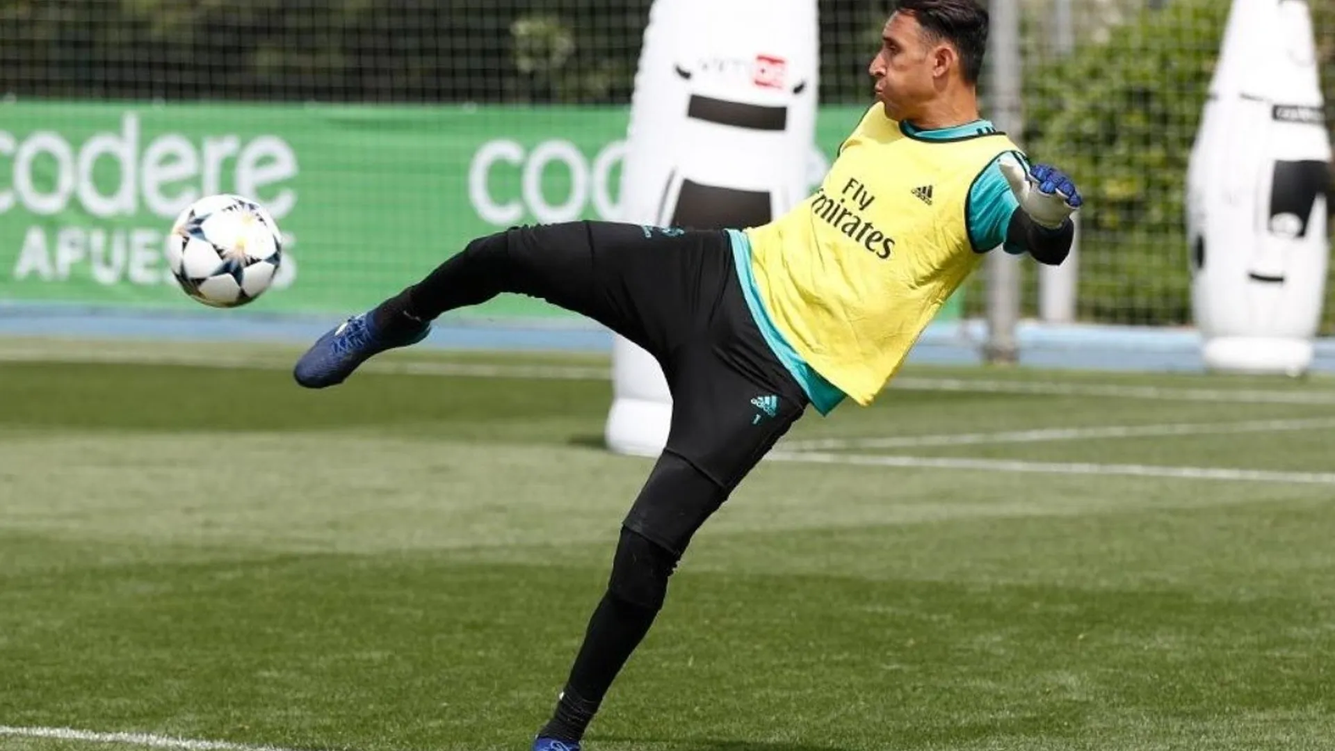 Keylor tiene nuevos pretendientes y solo esperan su salida