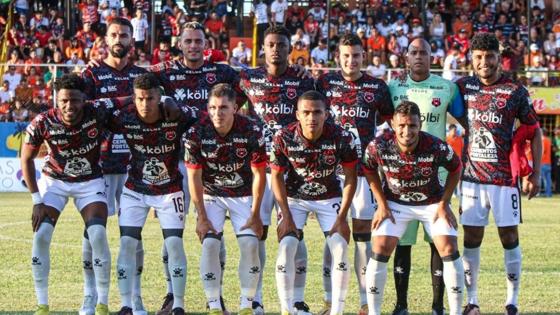 Puntarenas le arrebató el invicto a Alajuelense en el último suspiro