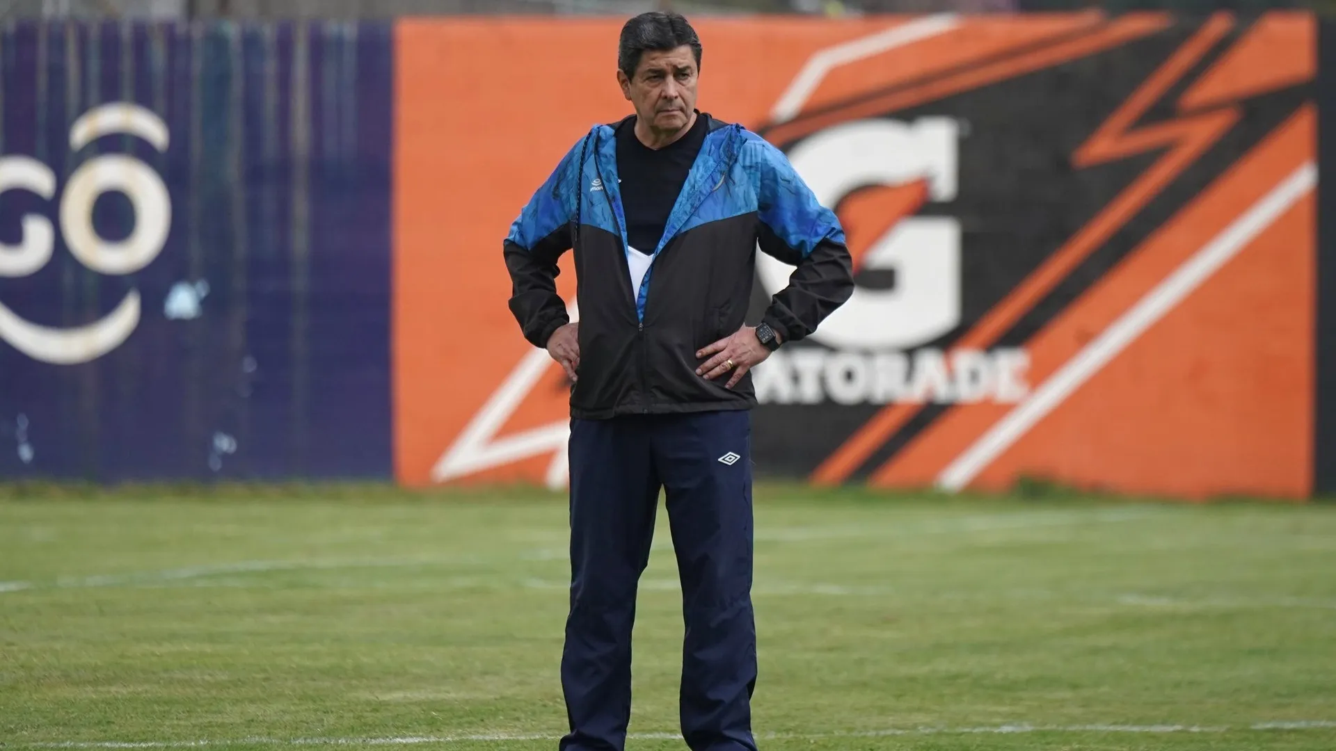 Luis Fernando Tena no viajó con el resto de la delegación. (Foto: Fedefut)