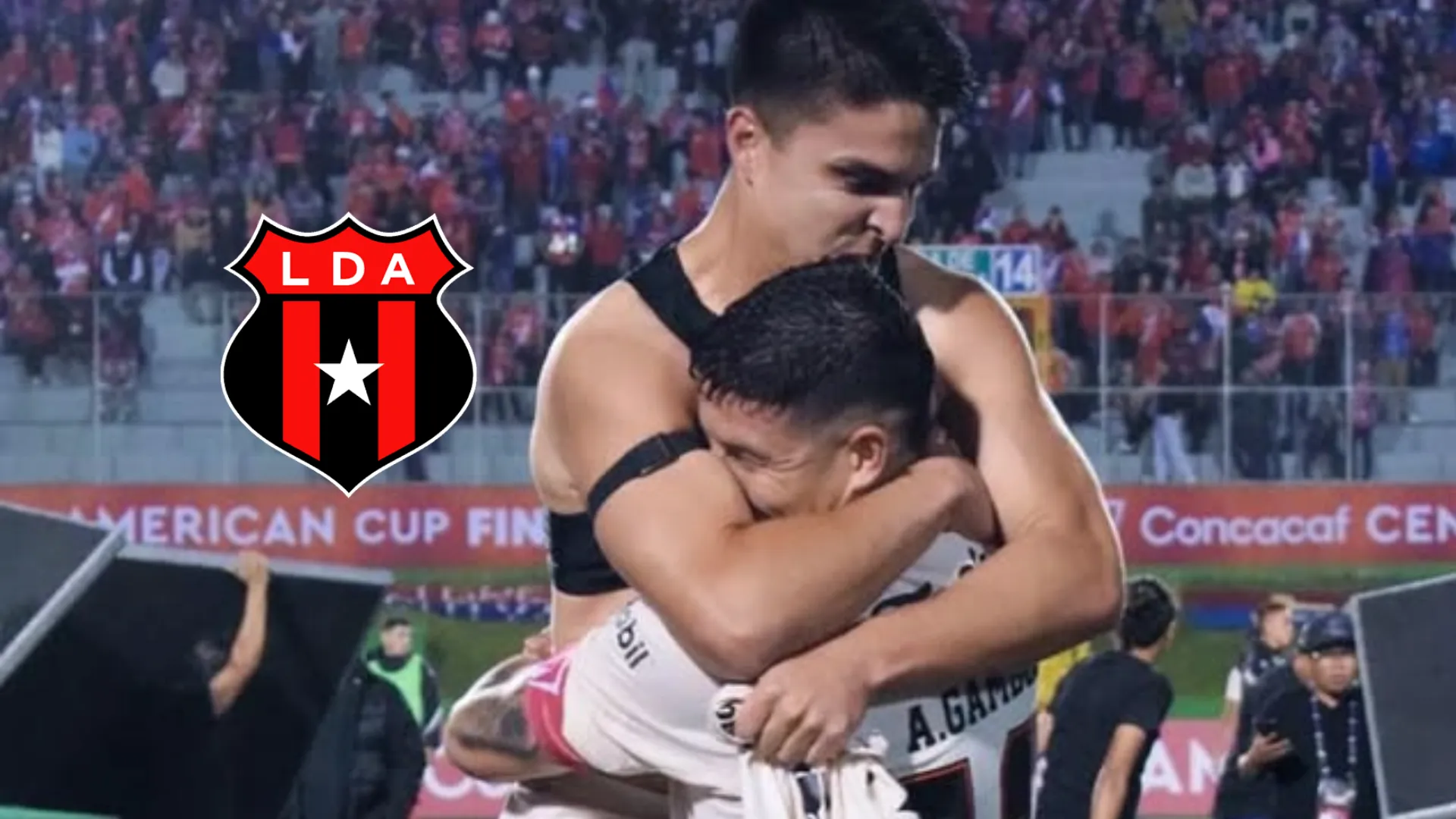 "Mi cabezón, estamos juntos...": Santiago Van der Putten recibe el abrazo más sentido de los referentes de Alajuelense tras confirmarse su lesión