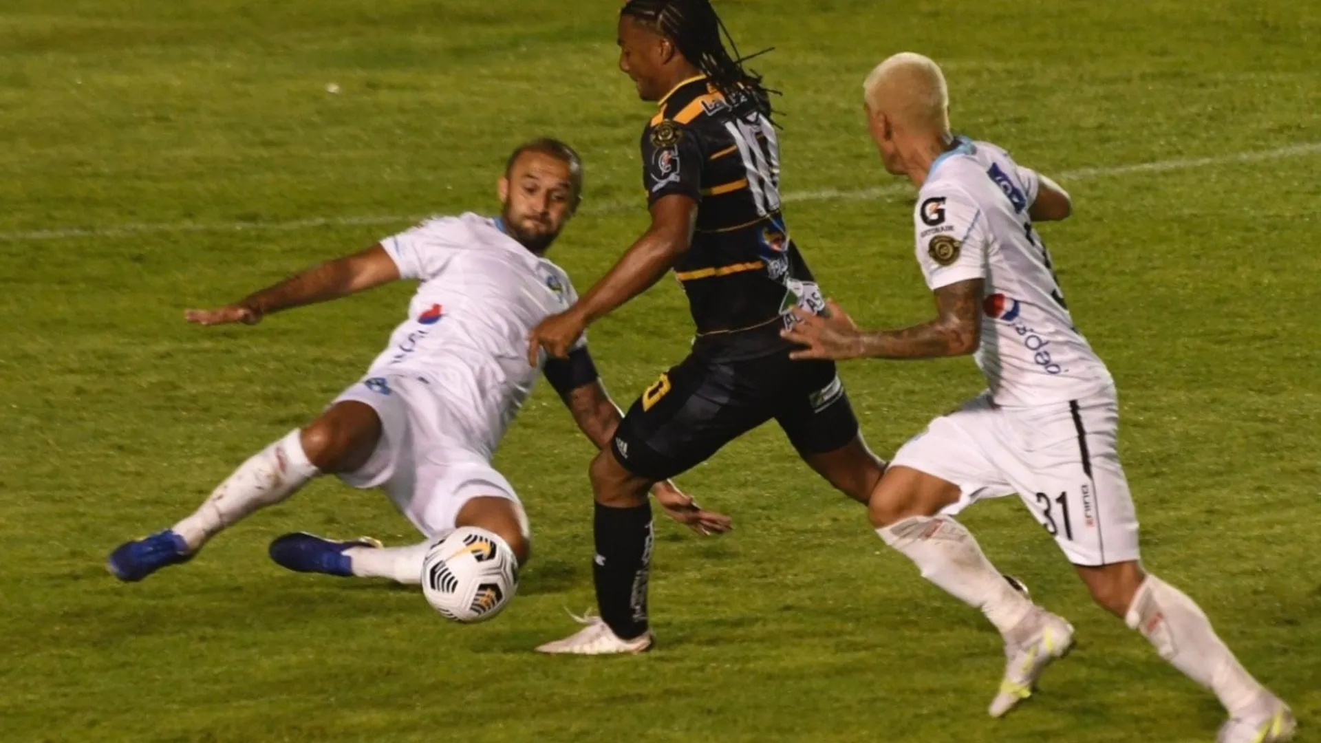 11 Deportivo le saca un empate a Comunicaciones