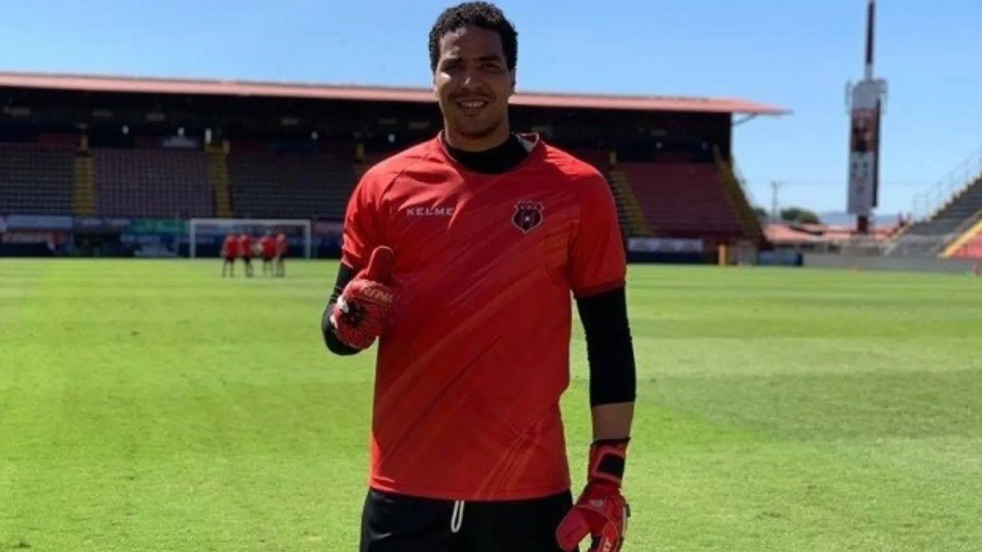 Esteban Alvarado podría irse de la Liga