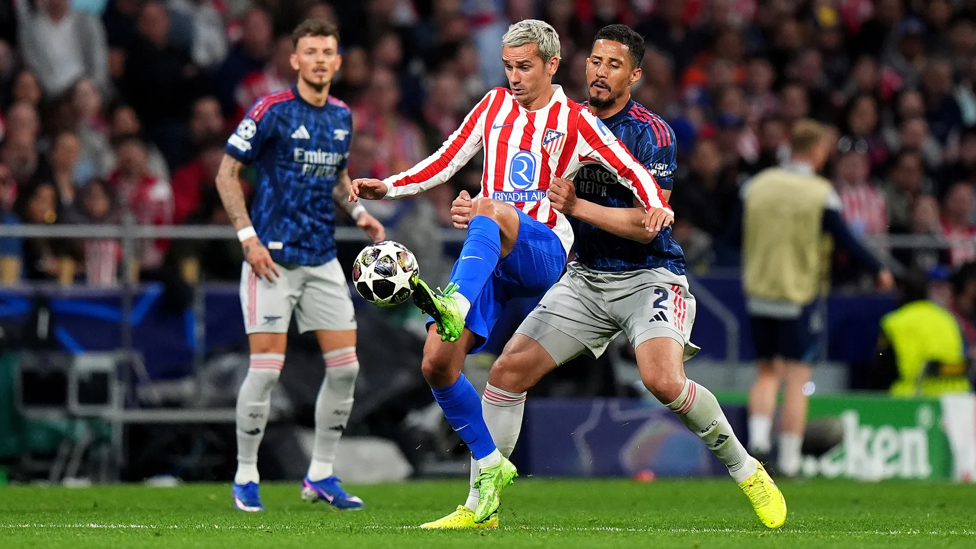 Atletico Madrid empató ante el Arsenal.
