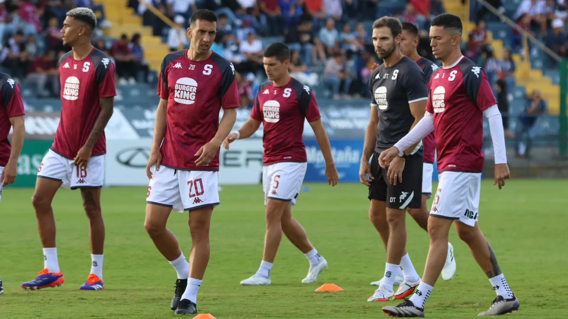 La limpieza en Saprissa: José Giacone lo descartó y ahora va a un rival en Costa Rica