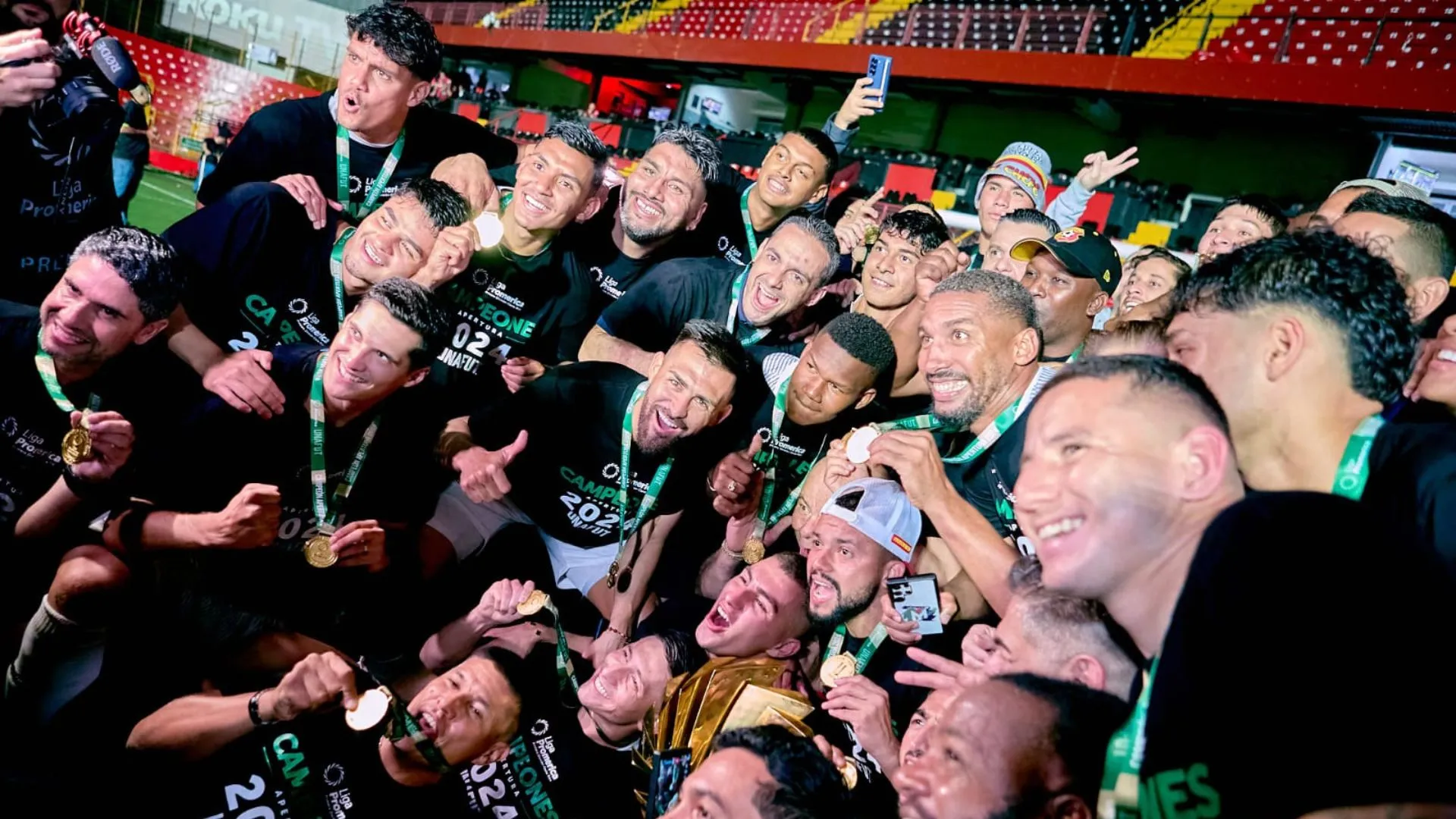 Herediano festeja la 30 tras ganarle a Alajuelense.