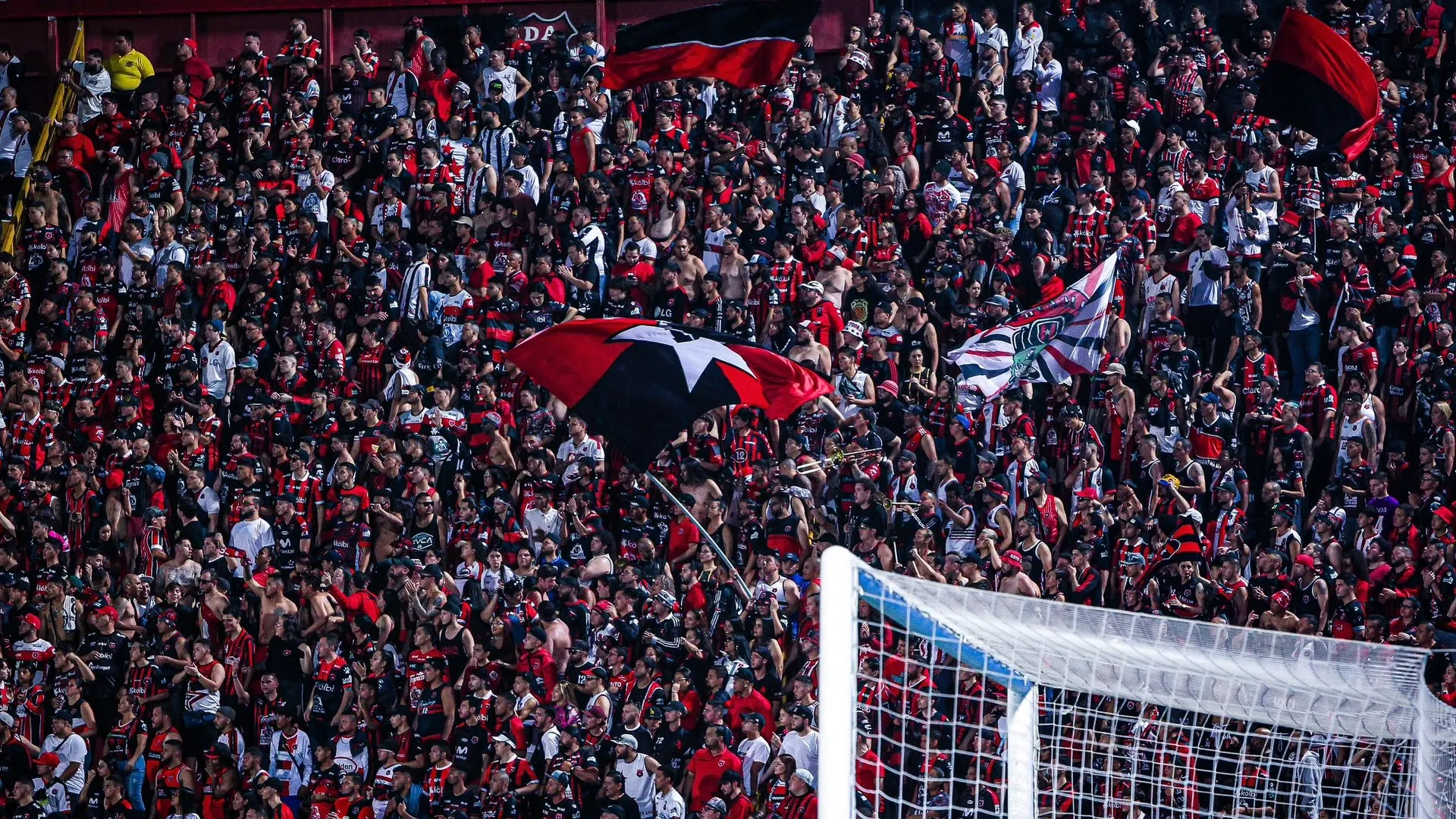Ex Alajuelense protagniza la novela del mercado.