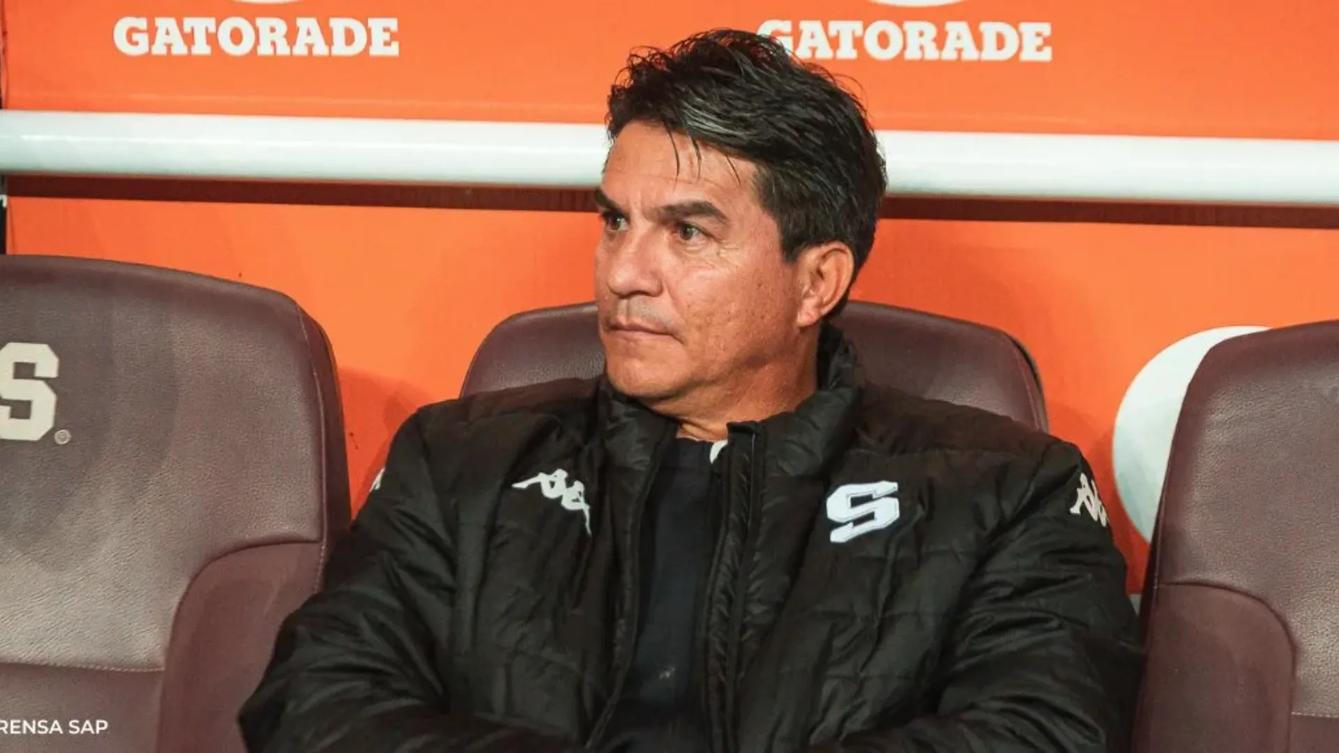 Vladimir Quesada sigue pasando la escoba. (Foto: Saprissa)
