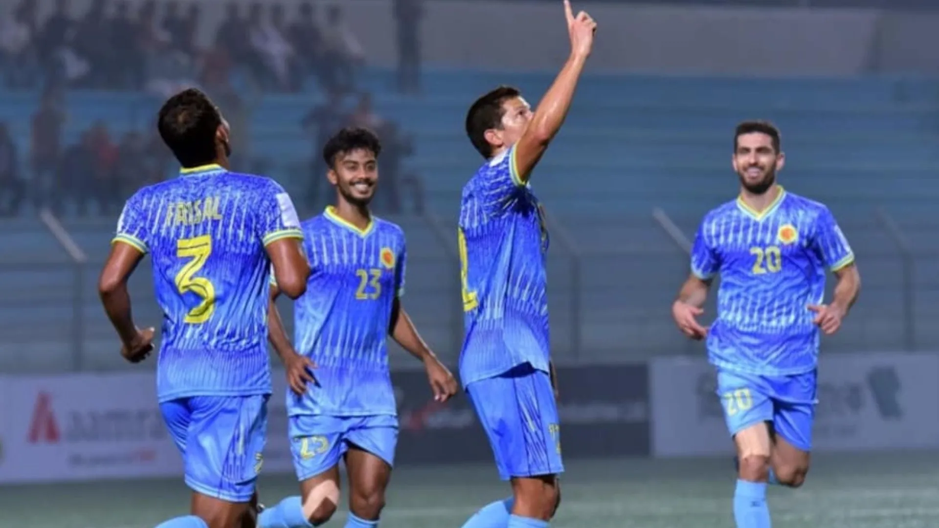 Daniel Colindres levantó segundo trofeo en Bangladesh y es ídolo