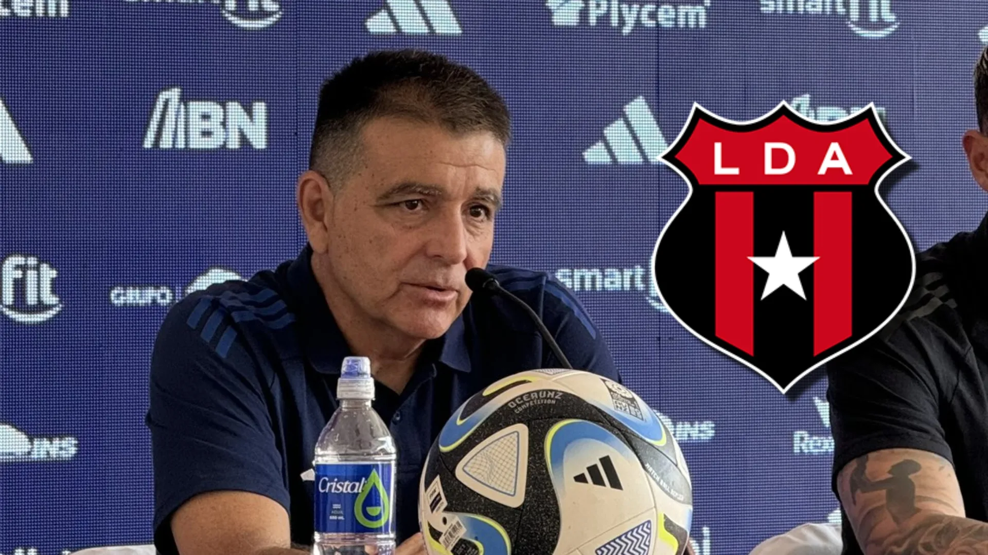 Claudio Vivas respaldó a uno manudo en conferencia de prensa.