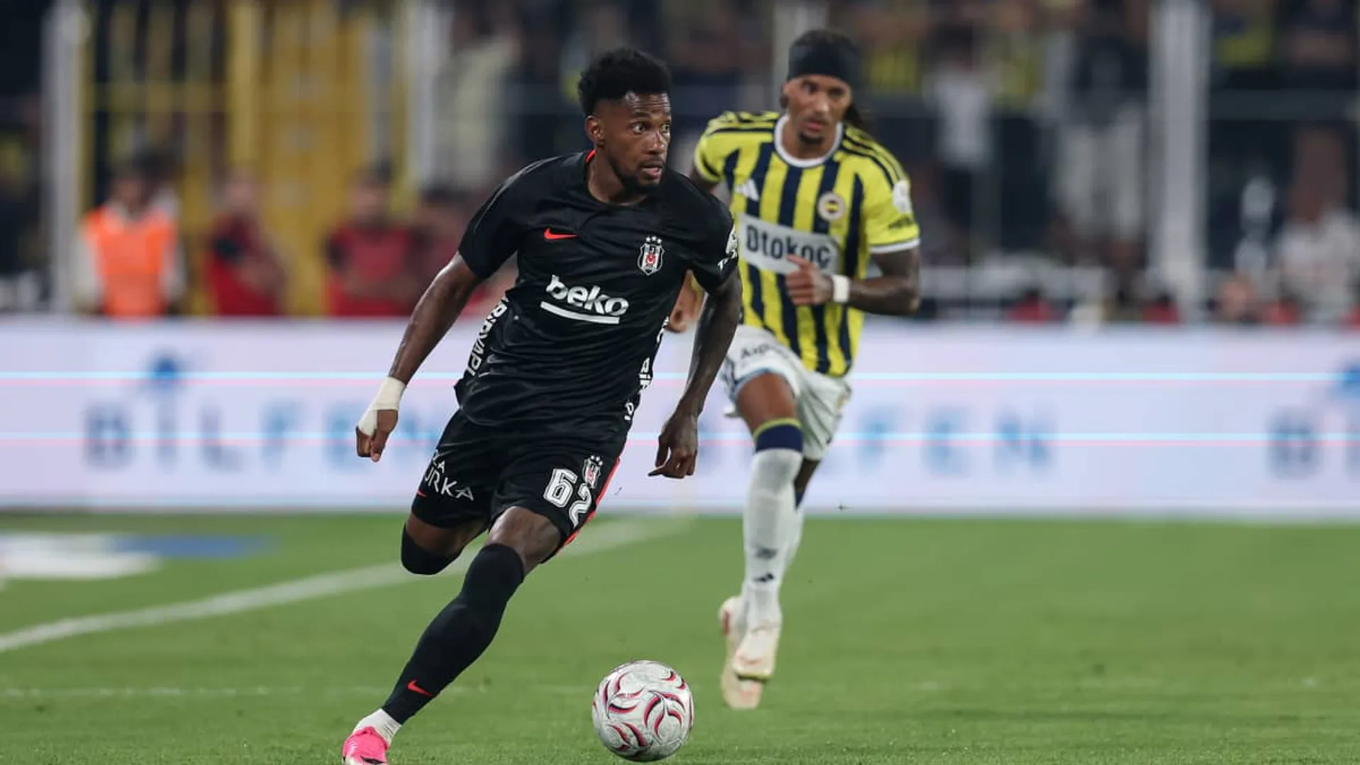 Amir Murillo no se olvida de De Zerbi y apunta contra el DT antes de enfrentarlo por la Europa League