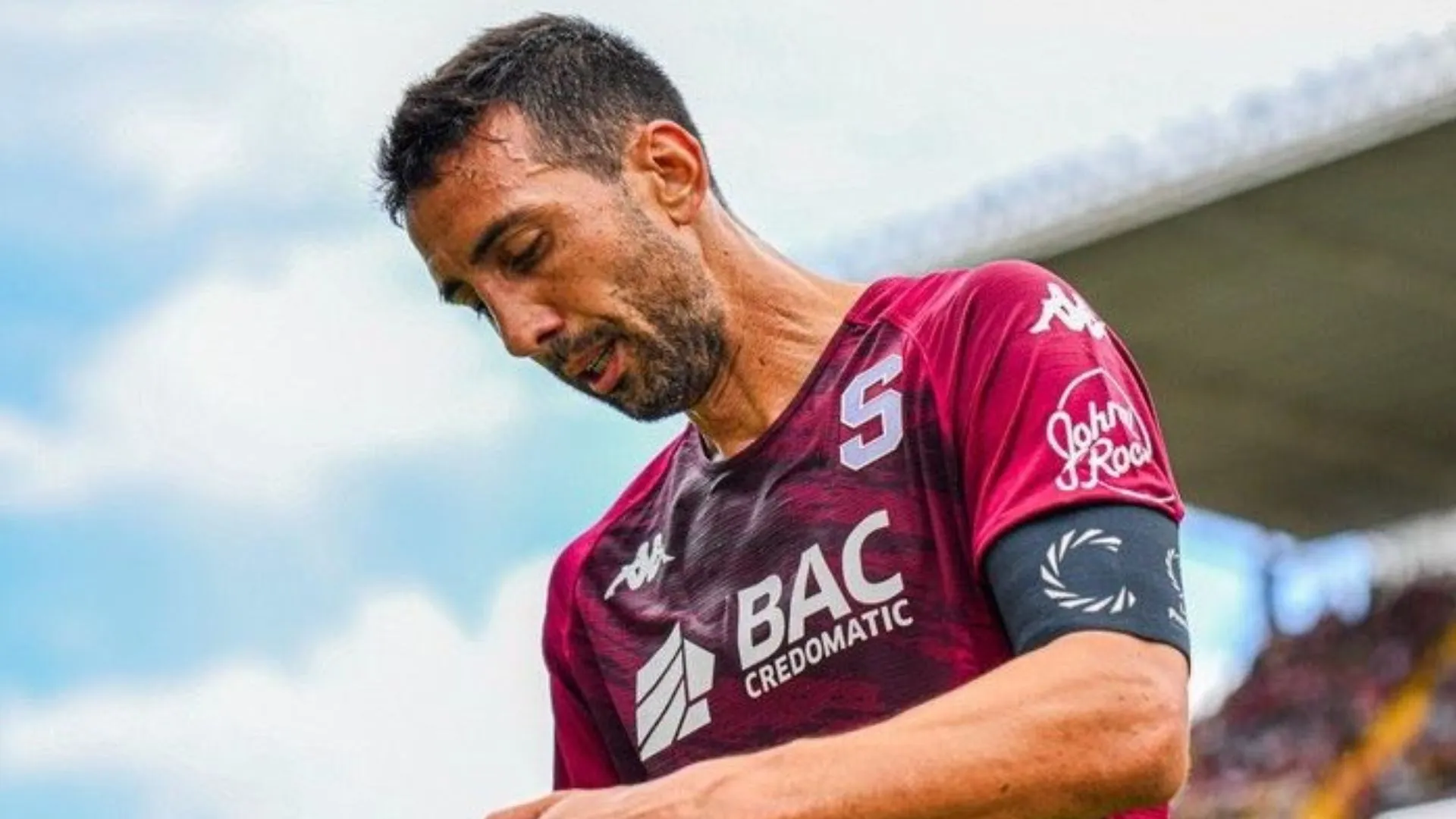 Mientras Saprissa quiere renovarle, se filtra la decisión que tomará Mariano Torres con su futuro