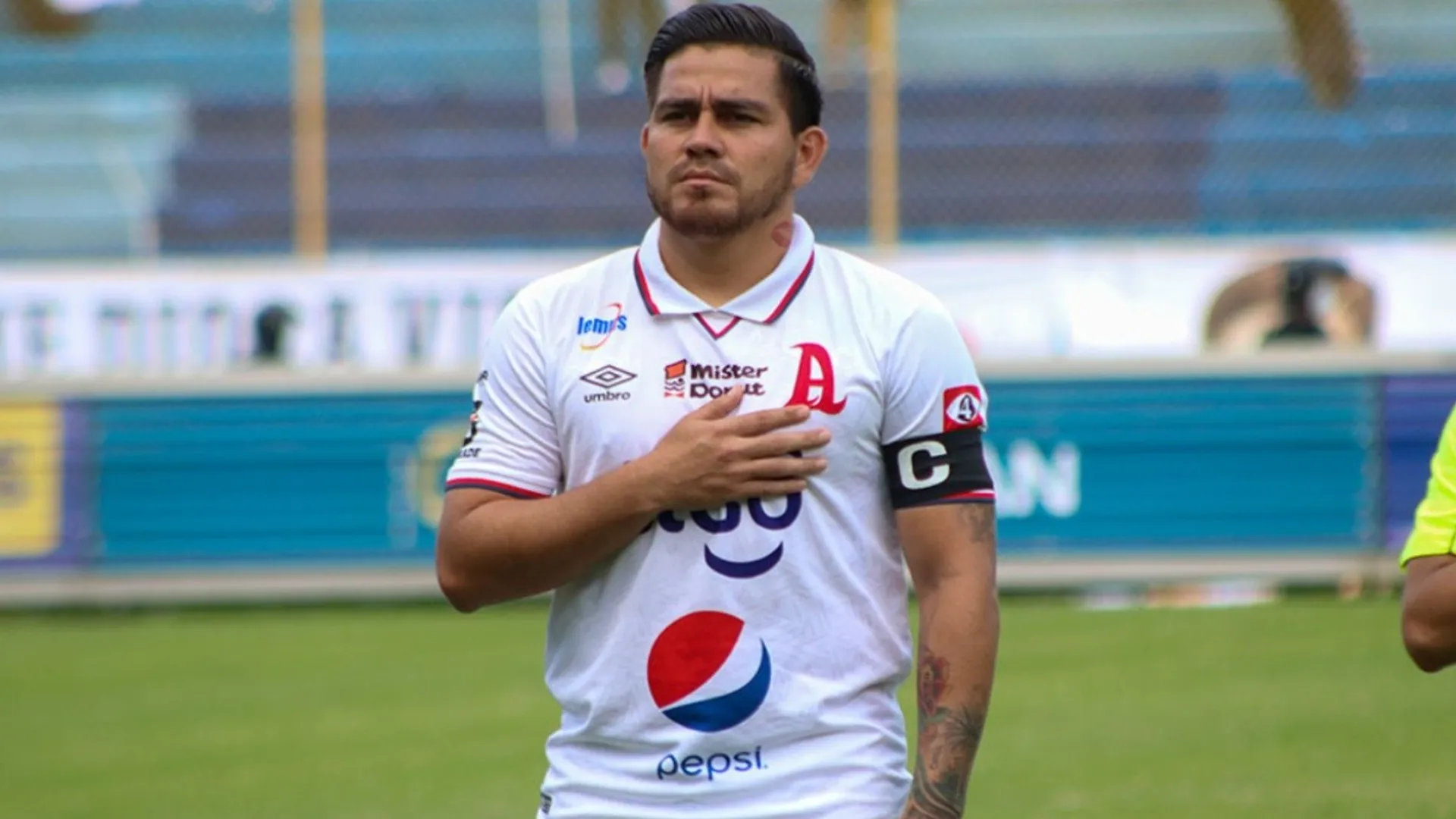 Fito Zelaya tuvo que salir de El Salvador