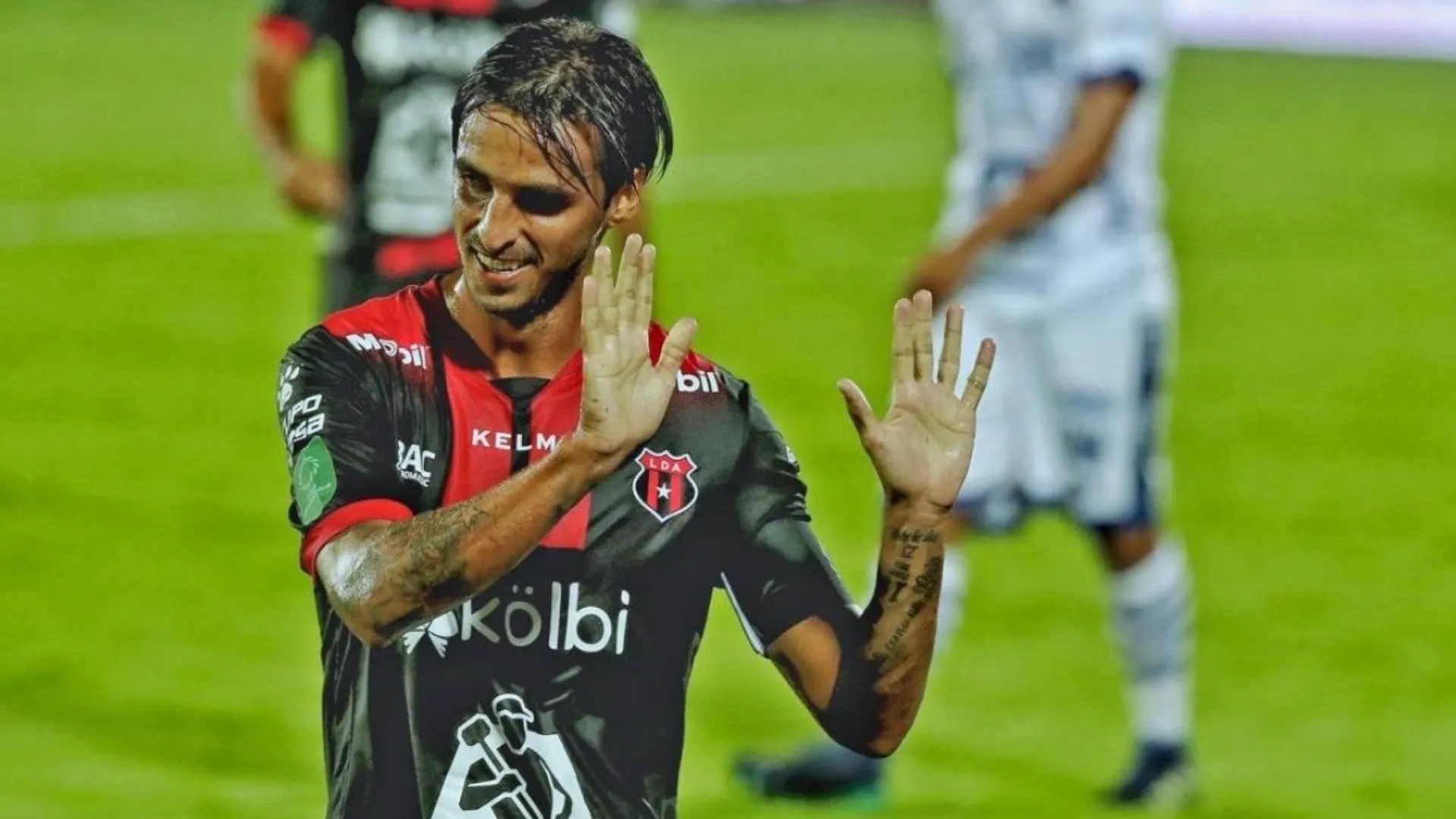 Bryan Ruiz con la camiseta de Alajuelense analizó cuánto le queda como futbolista rojinegro