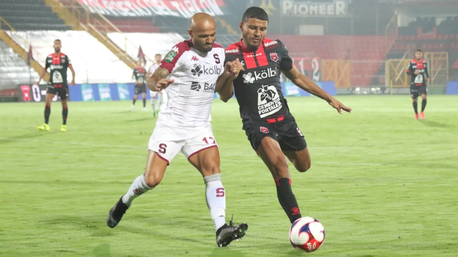 Alajuelense y Saprissa comparten visión para el futuro de la liga. (Foto: La Nación)