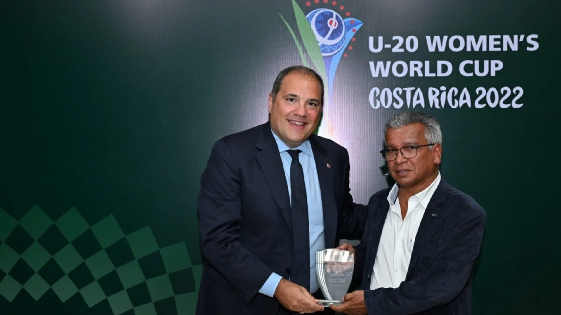 Presidente de Concacaf rindió homenaje al título de un histórico club de Centroamérica