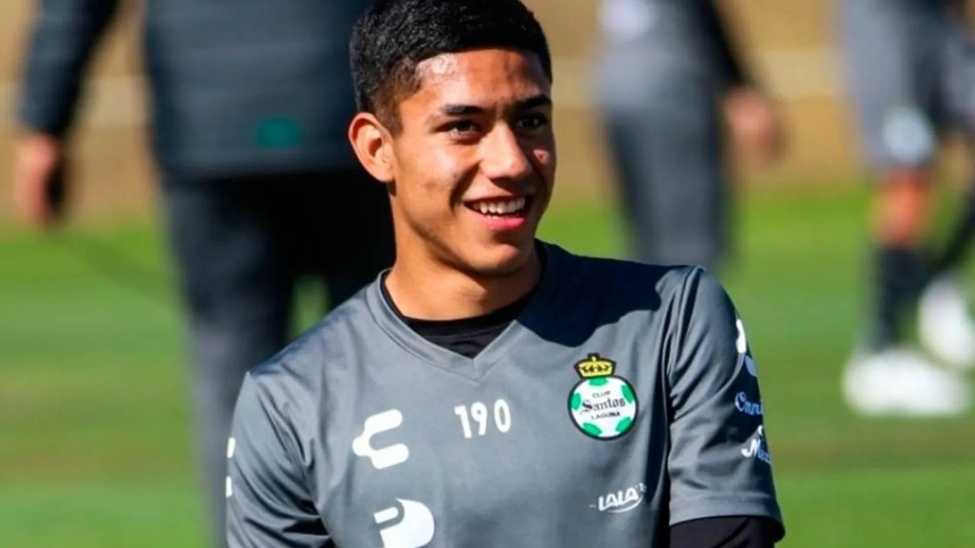 Omar Campos: de trabajar como repartidor de comida a ser una opción en la Selección de México