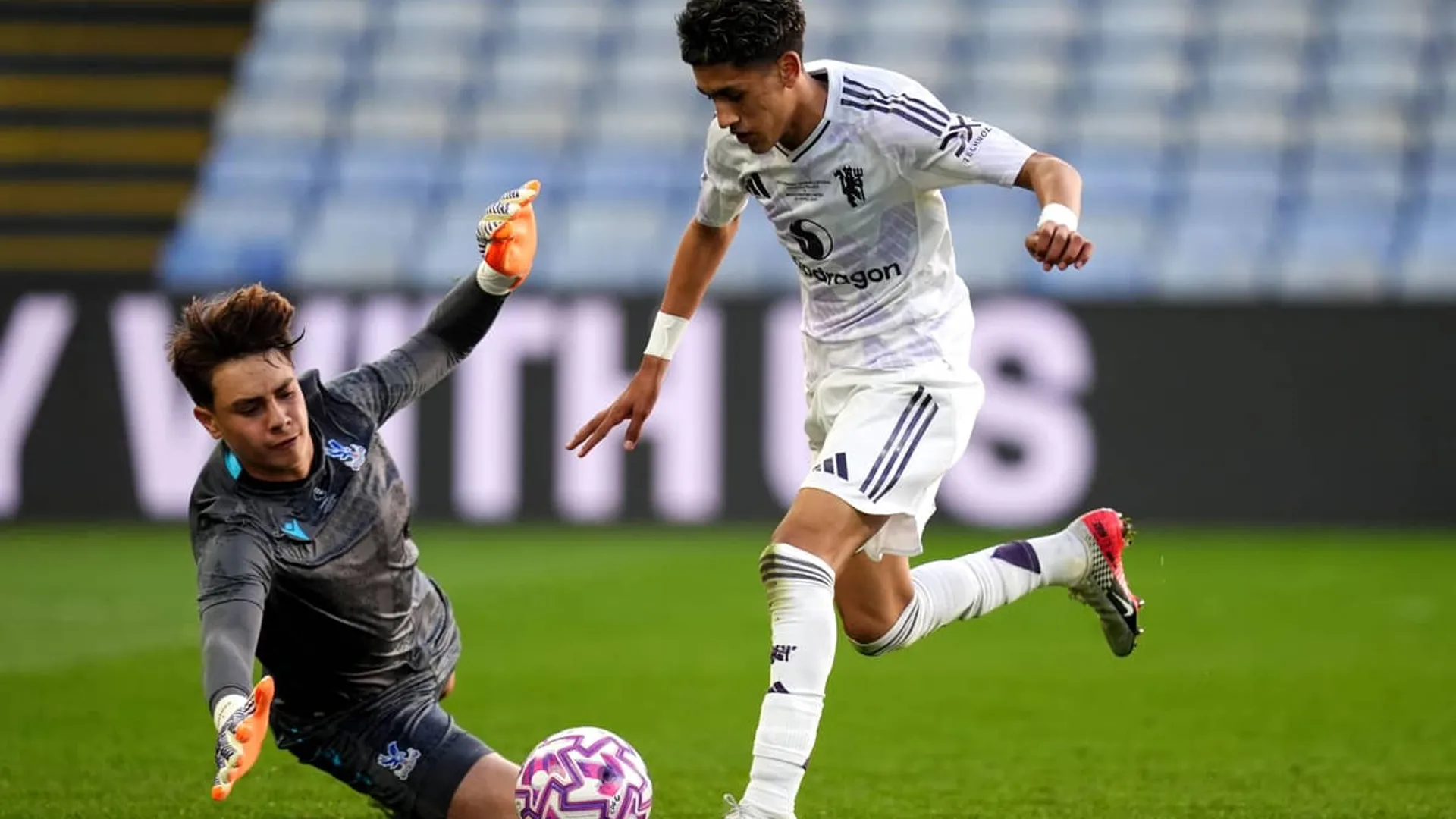 Kai Rooney brilla con cuatro goles en la goleada de Manchester United U18 ante Burnley