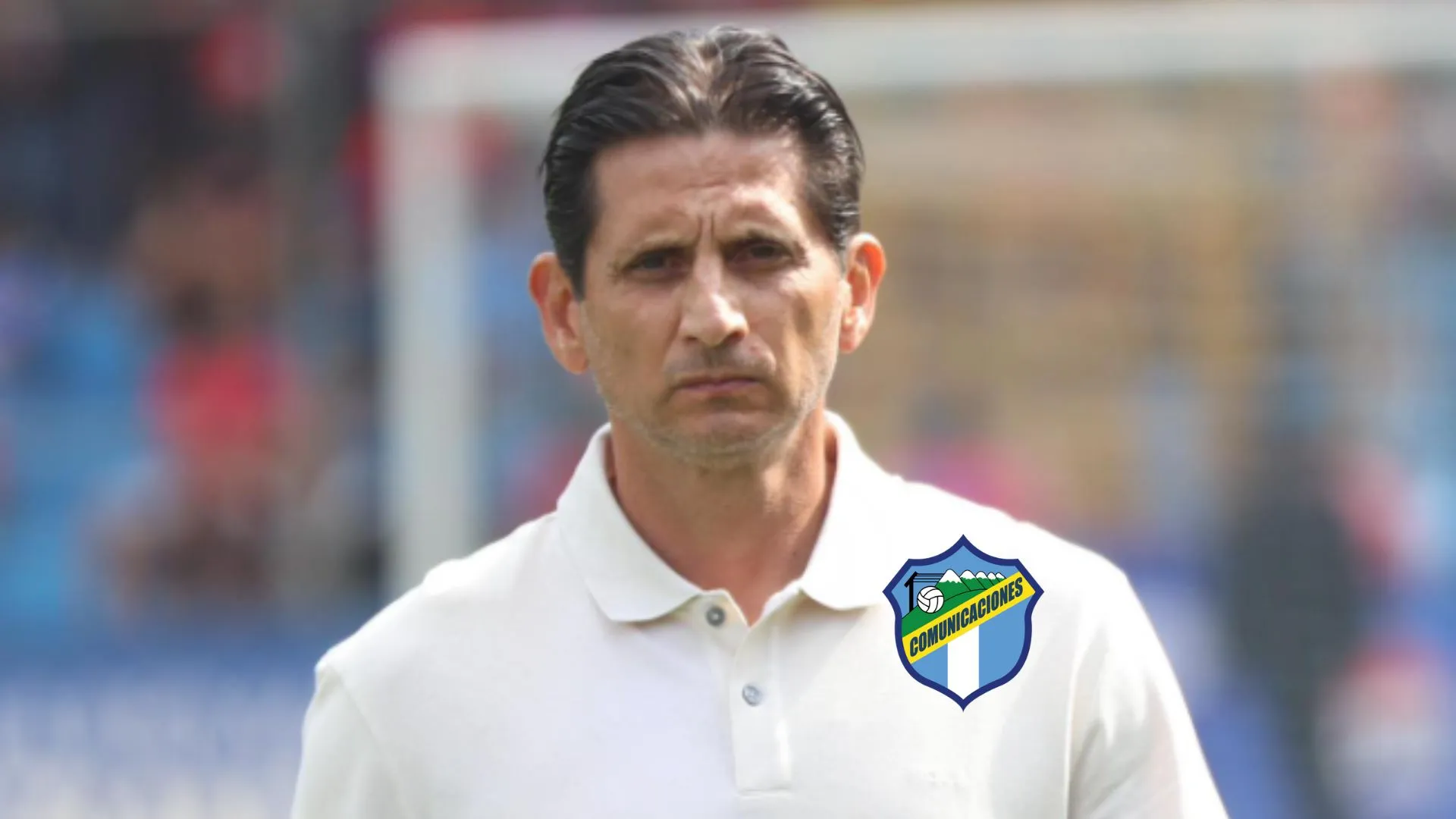 Ronald González en Comunicaciones.