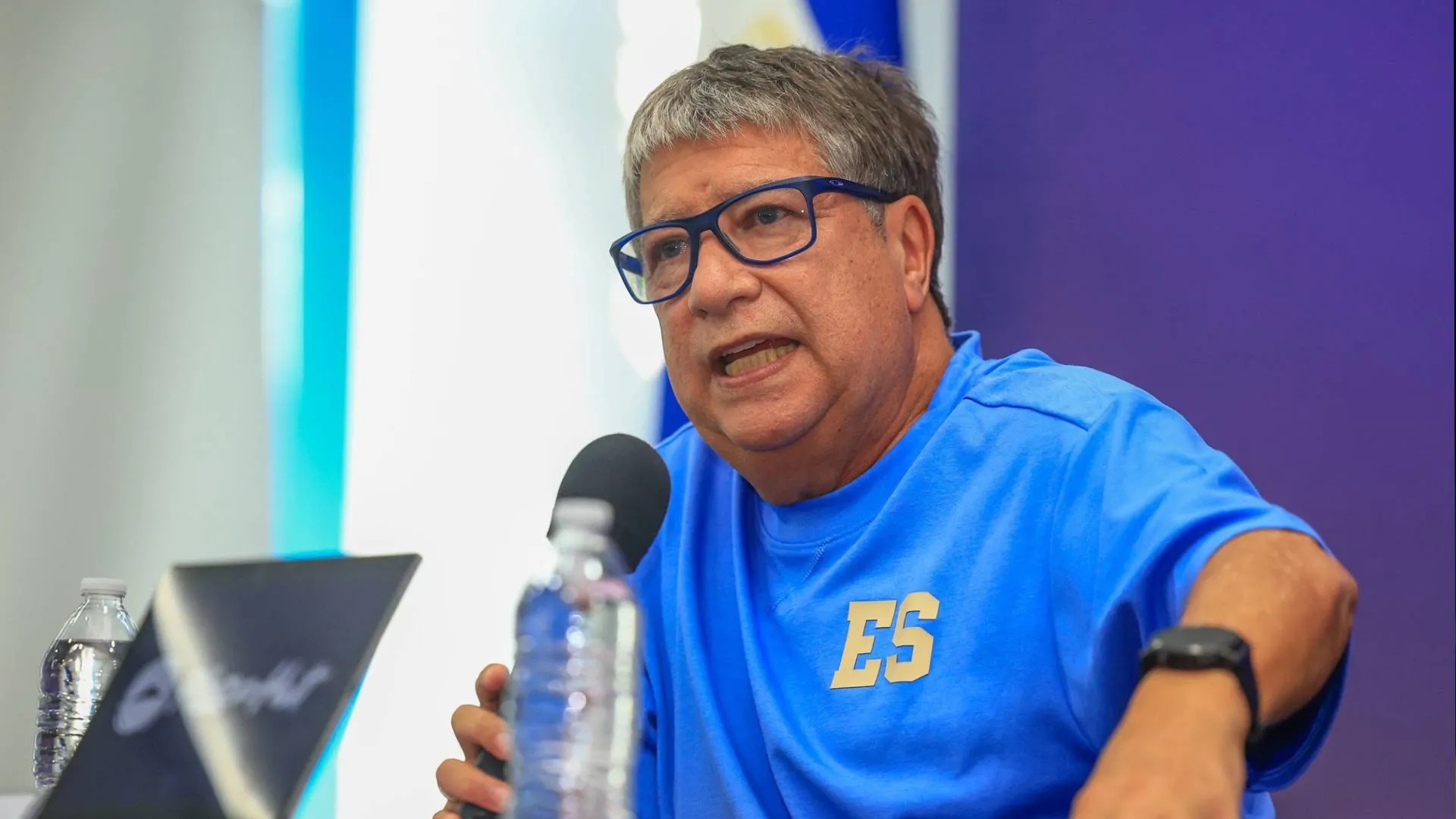 El Bolillo Gómez recibe la noticia que tanto esperaba de El Salvador previo a enfrentar a República Dominicana